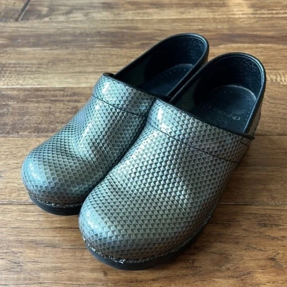 Dansko Professional Leather Clog Comfort Shoe in Sage Honeycomb Metallic Texture - Picture 6 of 13